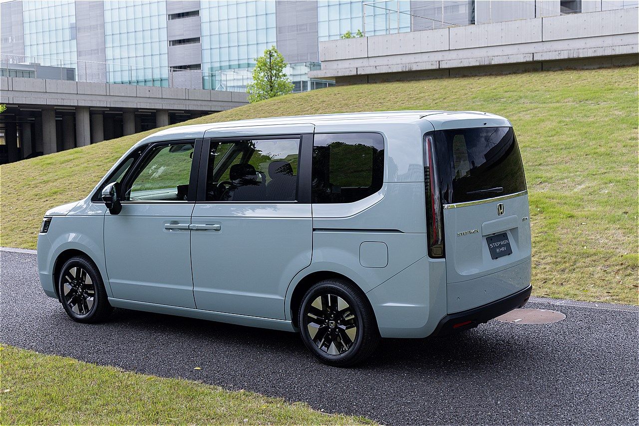 ホンダ「ステップ ワゴン エアーEX」（写真：三木 宏章）