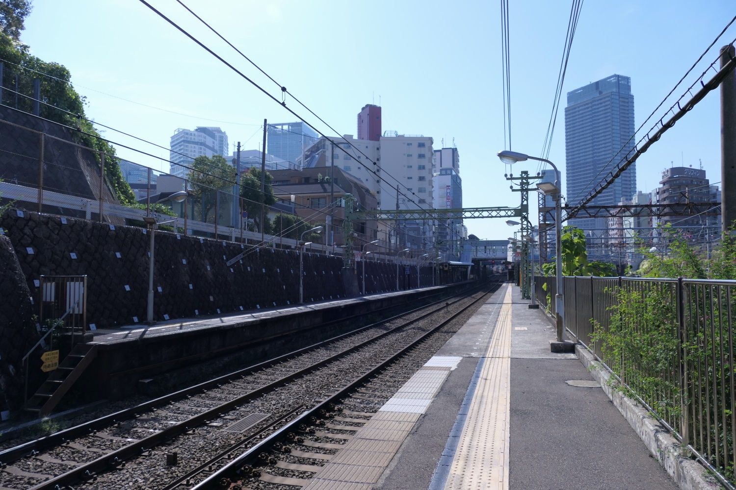 神奈川駅のホーム