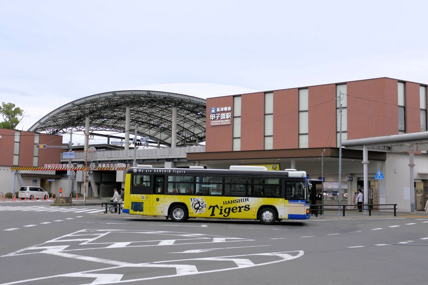 阪神本線の甲子園駅（編集部撮影）