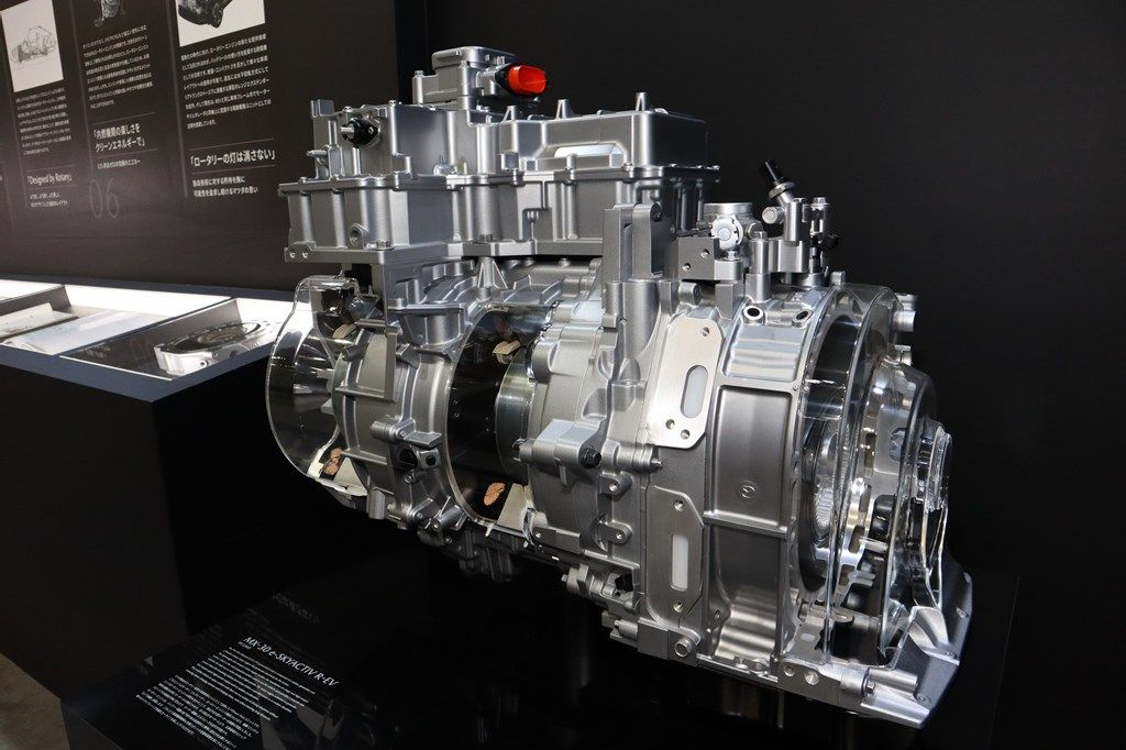 MX-30 e-SKYACTIV R-EVに関する展示内容（筆者撮影）