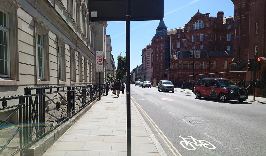 ロンドンの自転車レーンと混雑課金の標識