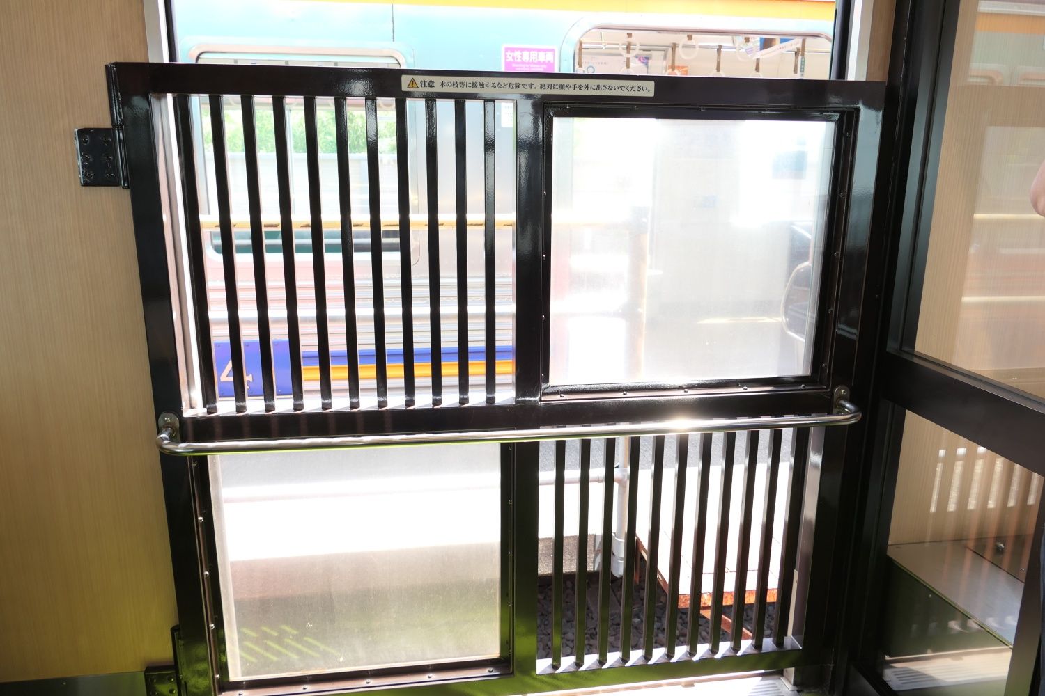 南海電鉄　観光列車「天空」 車内　展望デッキ