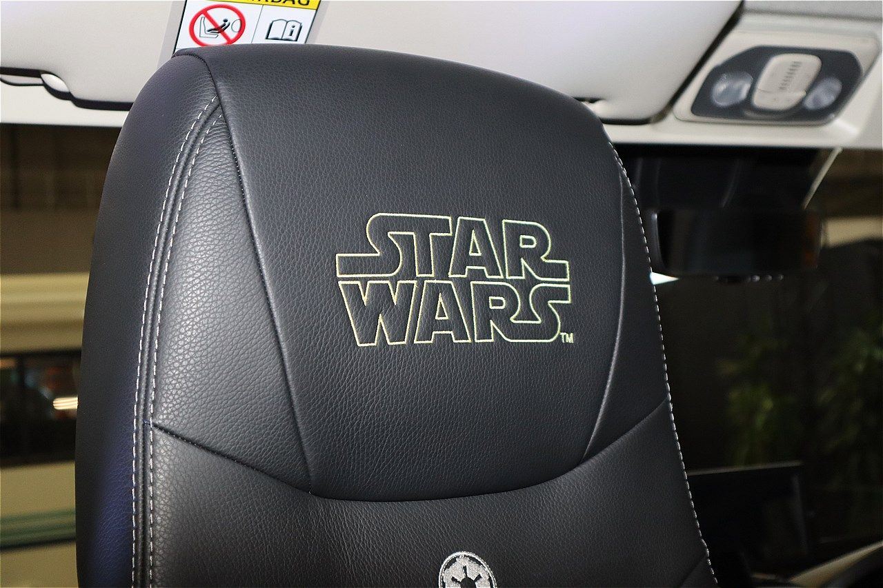 スター・ウォーズの世界観が広がるトイファクトリーのキャンピングカー「ダビンチ6.0＜スター・ウォーズ＞エディション」（筆者撮影）