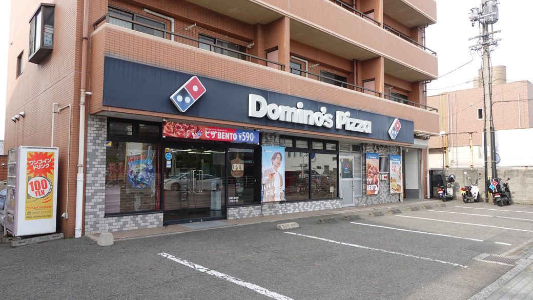ドミノピザの標準的庵店舗。写真は愛媛県「松山空港通り店」（筆者撮影）