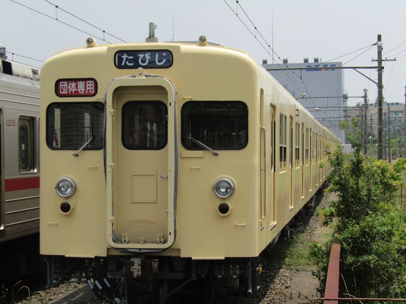 8000系　セイジクリーム（春日部車両基地 2021年）（筆者撮影）
