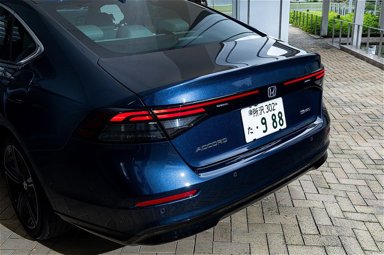 ホンダ量販モデル初のハンズオフ機能を搭載した「アコード e:HEV Honda SENSING 360＋」（写真：三木 宏章）