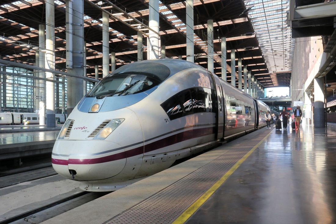 スペイン鉄道の高速列車「AVE」103型（撮影：橋爪智之）