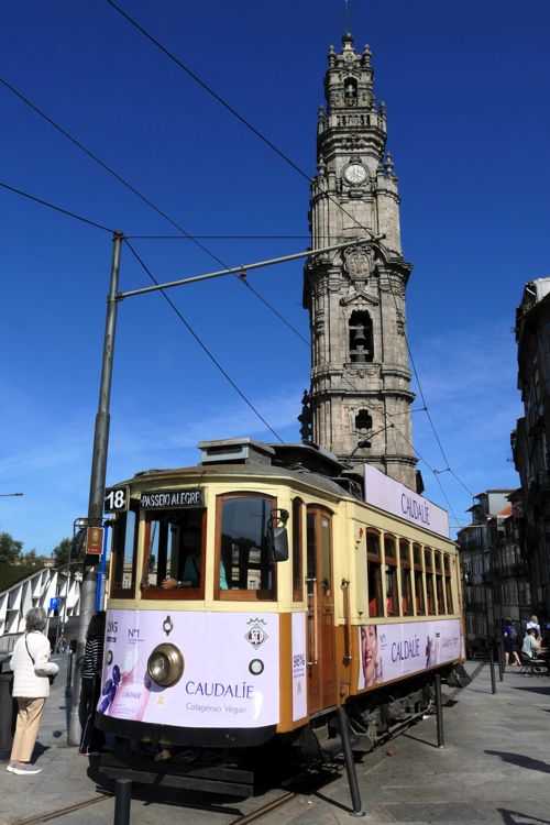 ポルトのトラムはグレゴリス教会前が起点（筆者撮影）