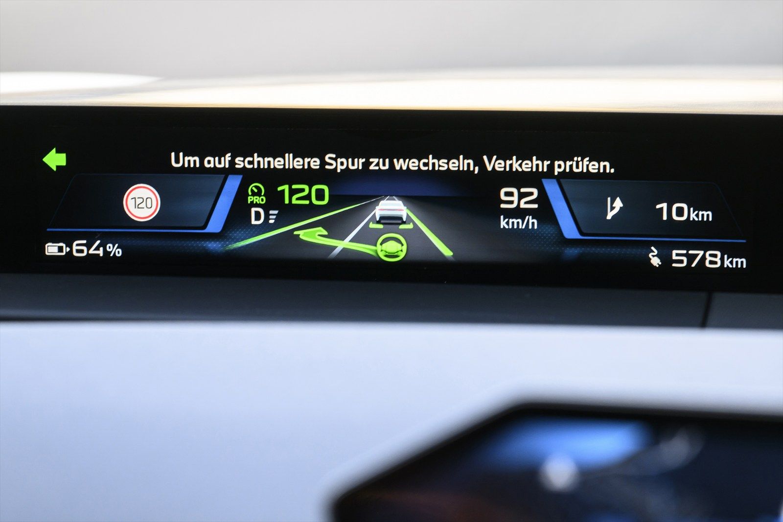 BMW iX3（写真：BMW）