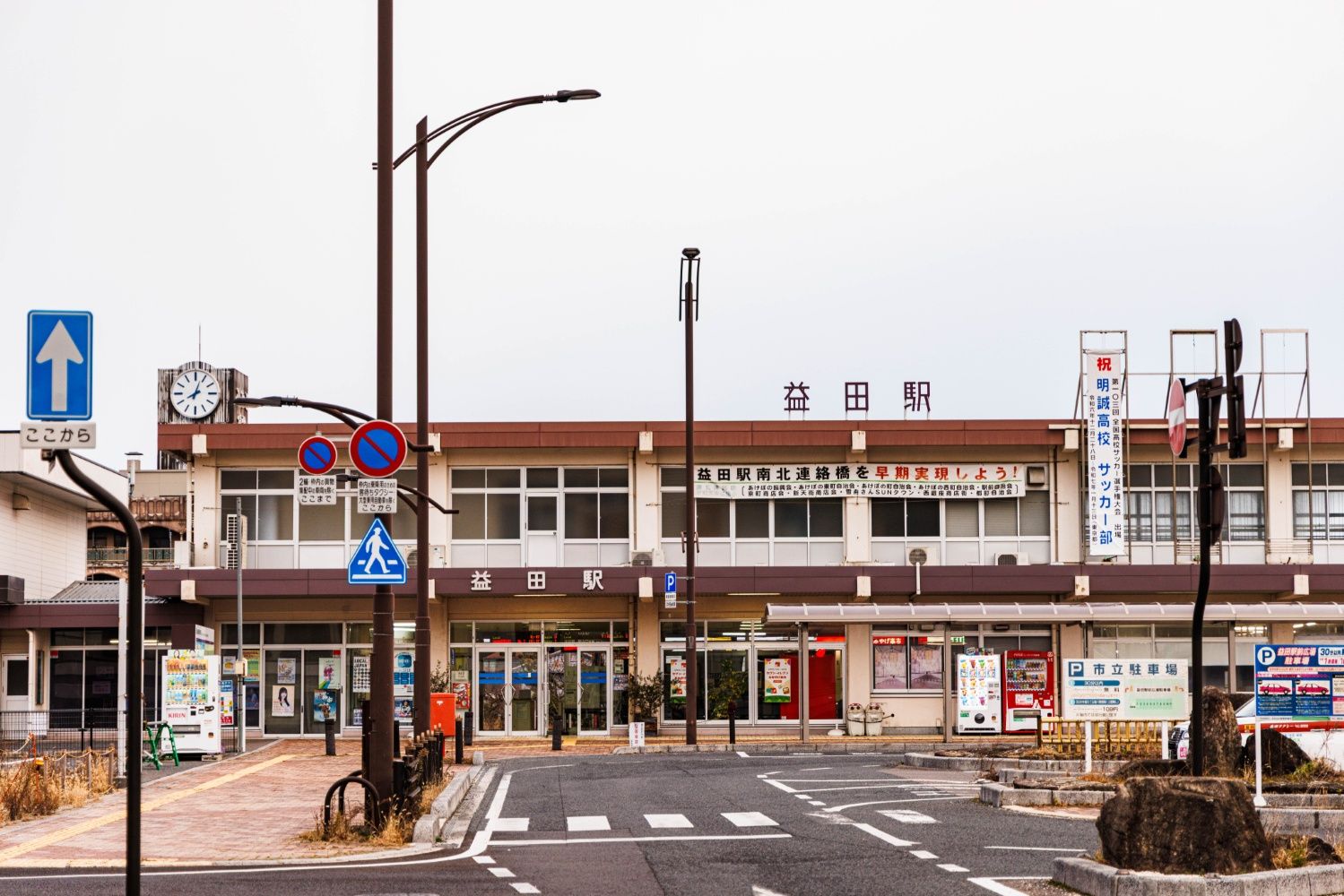 益田駅は県西部の端っこ。市街地の西側に萩・石見空港がある（撮影：鼠入昌史）