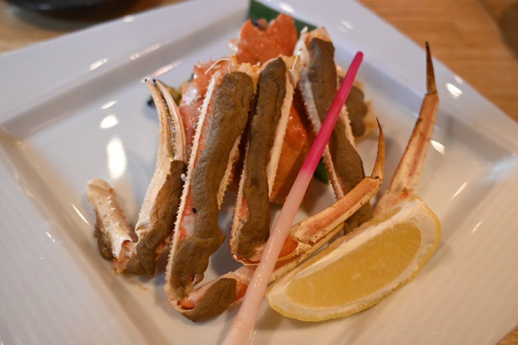 人気メニューのずわい かにみそ焼き（写真：筆者撮影）