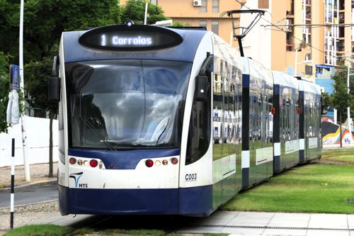 リスボンからテージョ川を挟んだ南側を行く南テージョ高速輸送システム（筆者撮影）