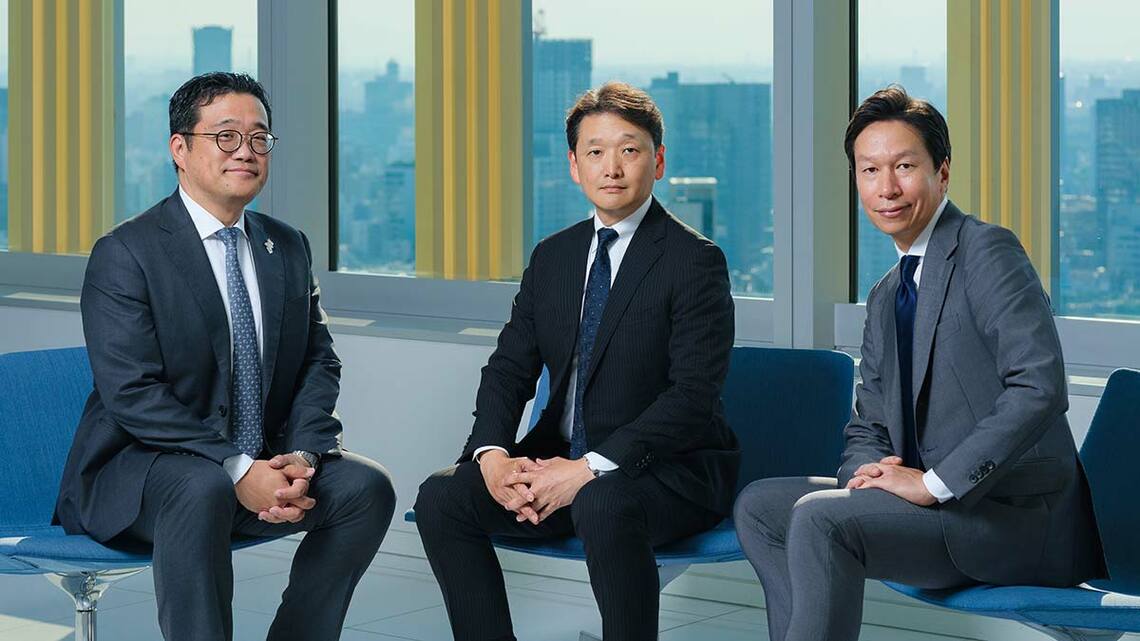 Splunk Services Japan 日本法人 社長執行役員 野村 健 氏、シスコシステムズ 社長執行役員 濱田 義之氏、マクニカ ネットワークカンパニー プレジデント 小林 雄祐 氏