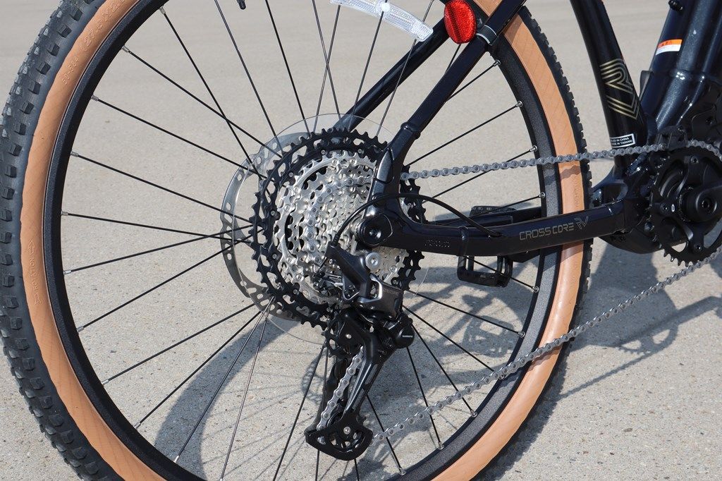 ヤマハの新型スポーツ電動アシスト自転車「クロスコアRV」（写真：筆者撮影）