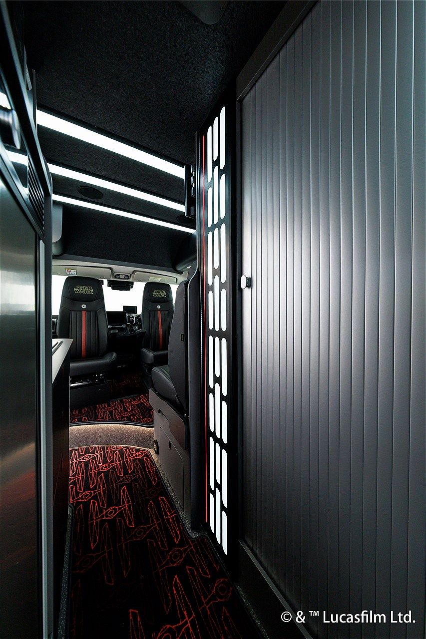 スター・ウォーズの世界観が広がるトイファクトリーのキャンピングカー「ダビンチ6.0＜スター・ウォーズ＞エディション」（写真：トイファクトリー）
