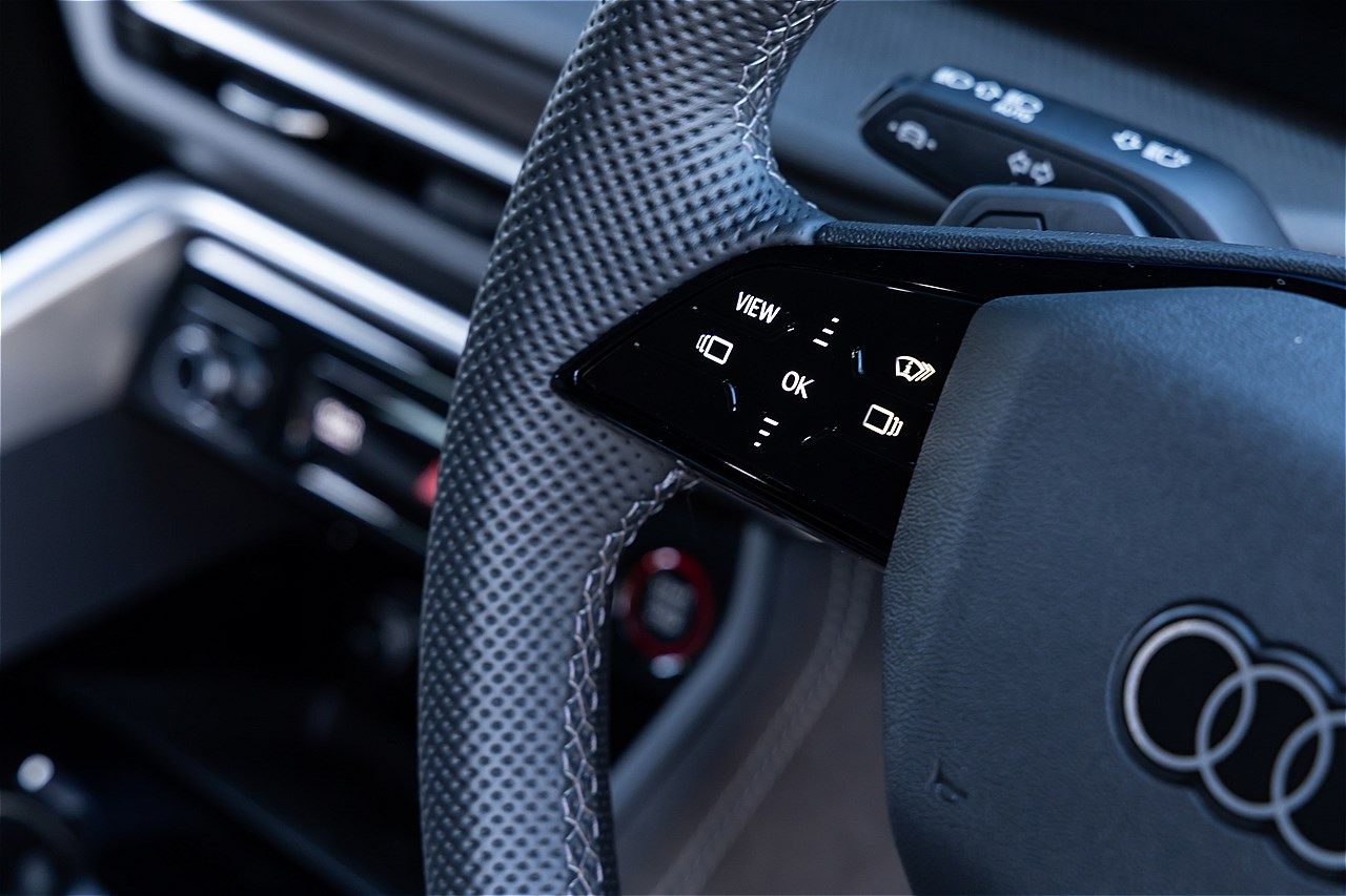 アウディの新型「SQ5スポーツバック」（写真：三木 宏章）