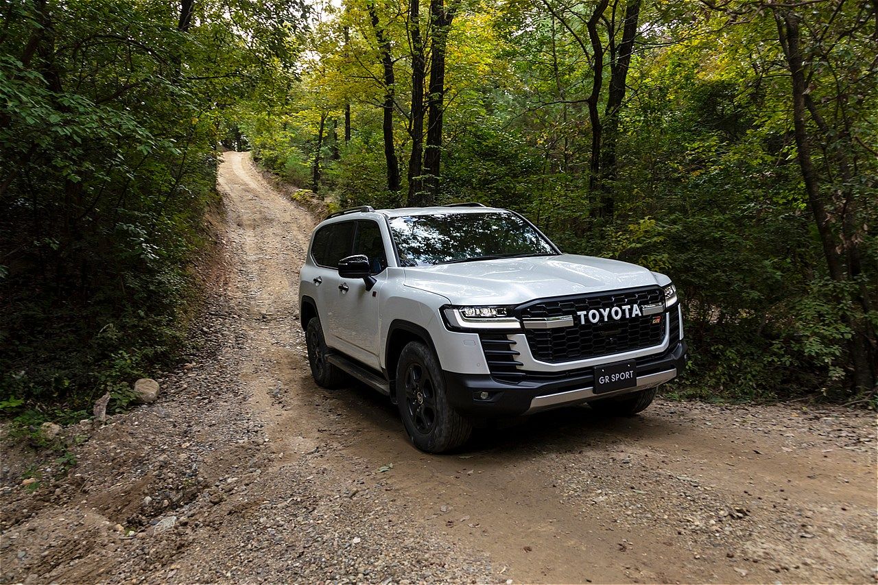 トヨタ「ランドクルーザー300 GR SPORT」（写真：トヨタ自動車）