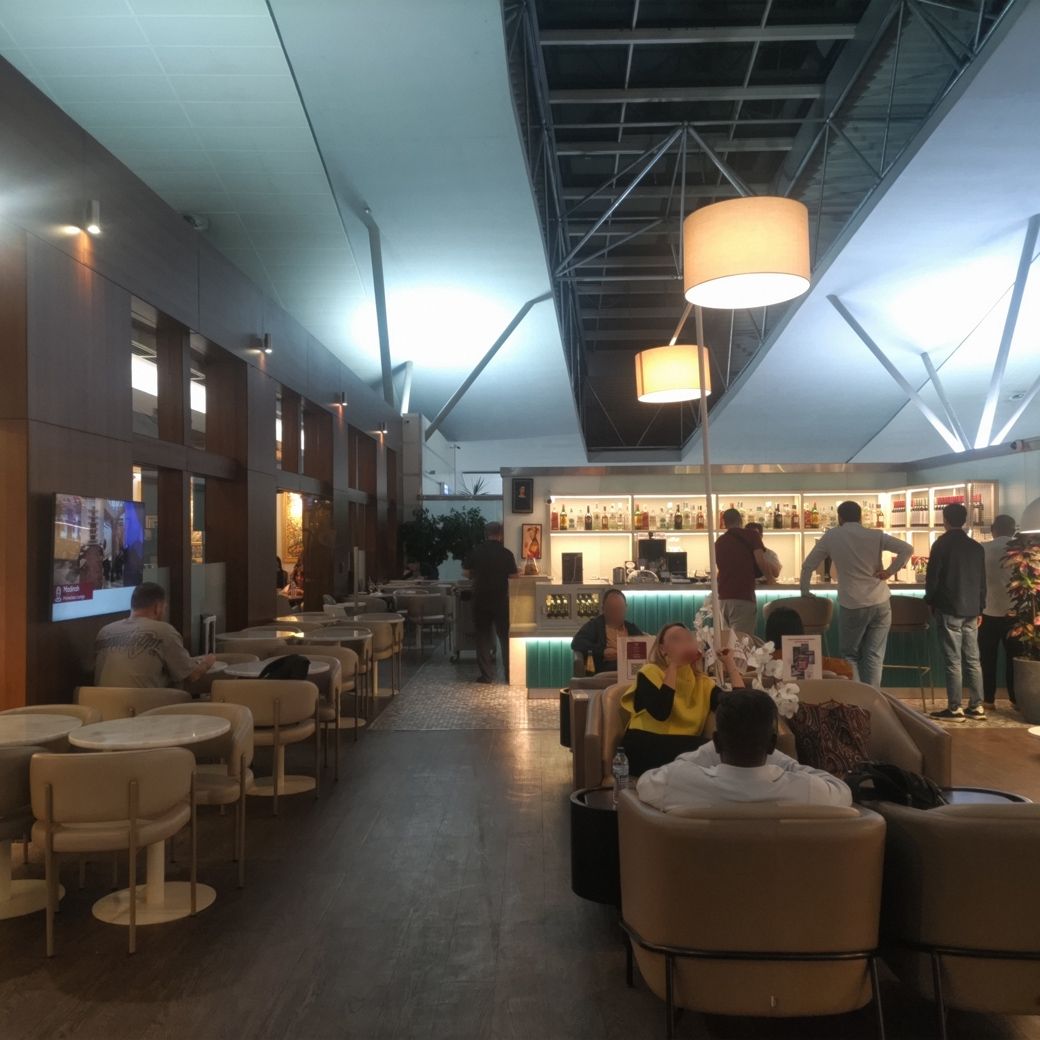 ジョージアのラウンジ（筆者撮影）