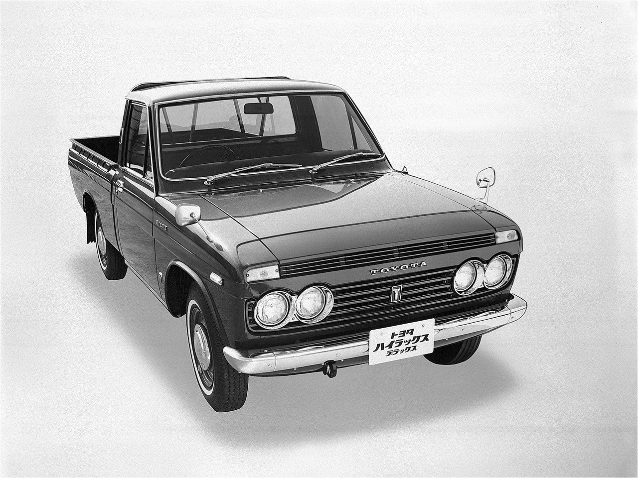 1968年発売の初代トヨタ「ハイラックス」（写真：トヨタ自動車）