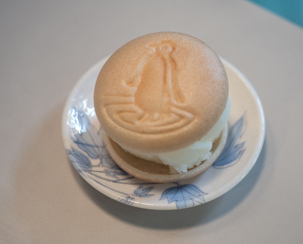 全4種類のアイスもなか（150円）はホットコーヒーと相性ぴったり（筆者撮影）