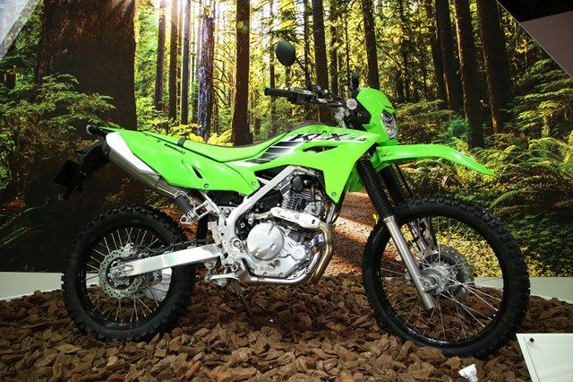 カワサキモータースの「KLX230」（筆者撮影）