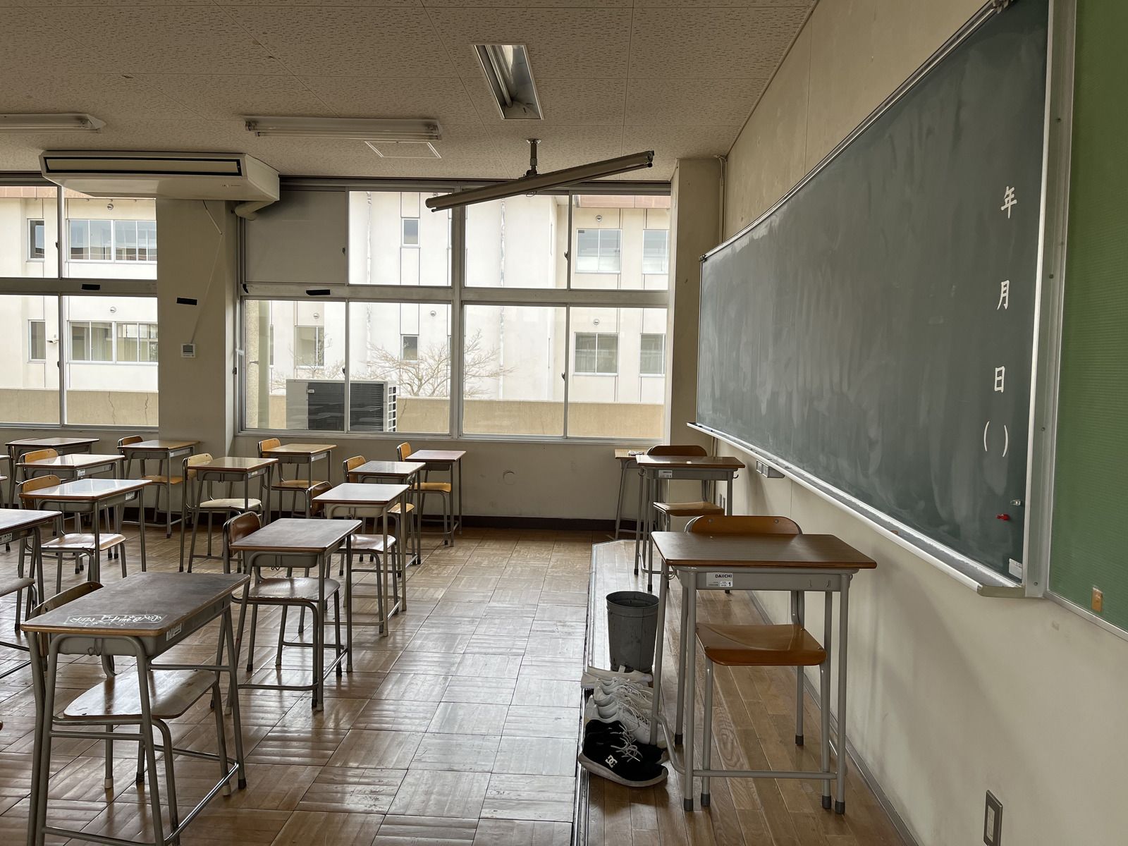 「ザ・学校」という雰囲気の教室がいい味を出しています（筆者撮影）