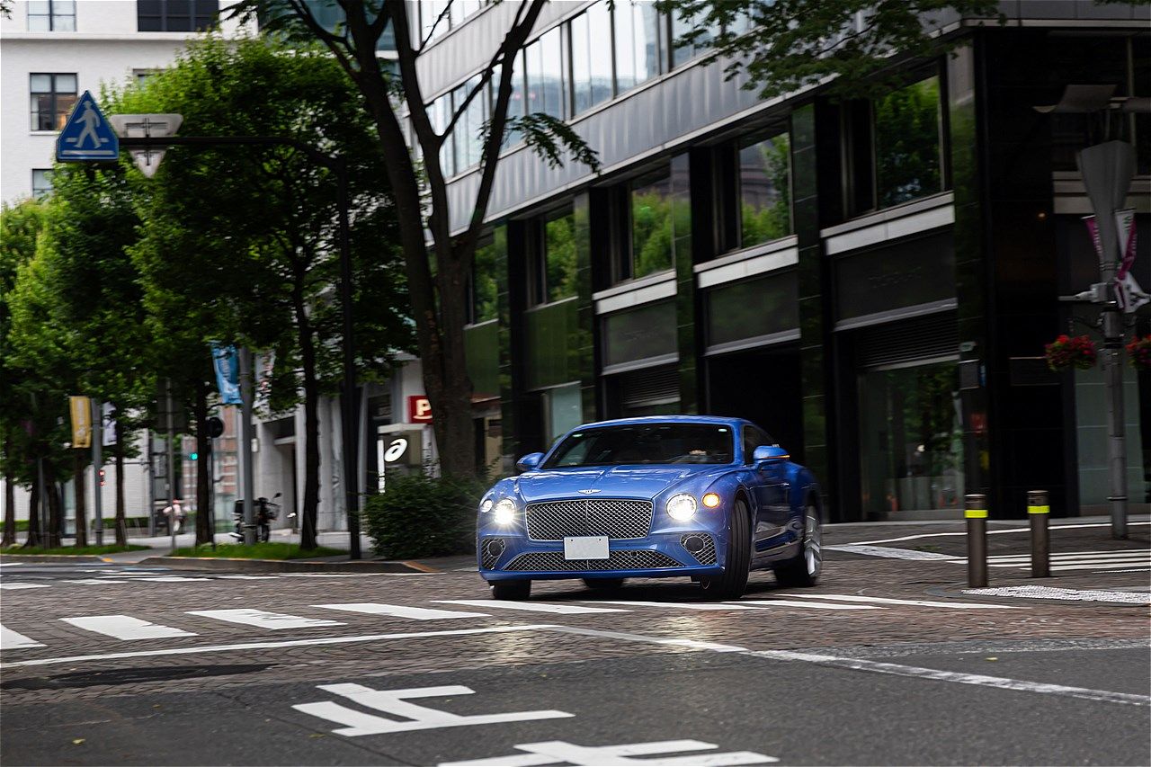 ベントレーの3代目「コンチネンタルGT」（写真：三木 宏章）