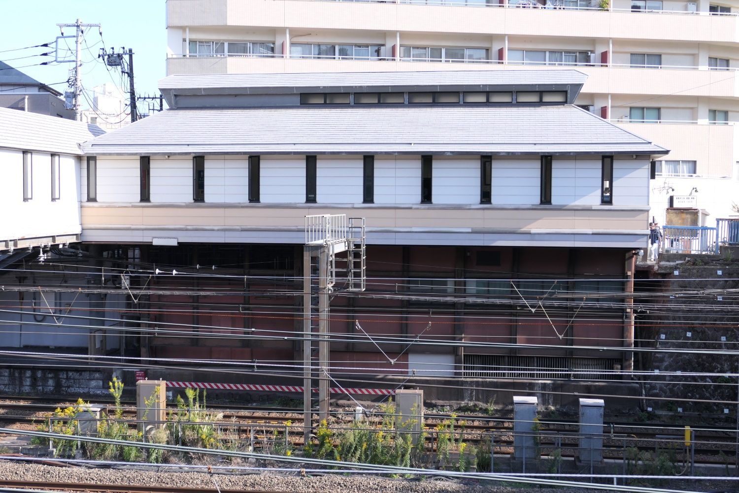 神奈川駅の駅舎