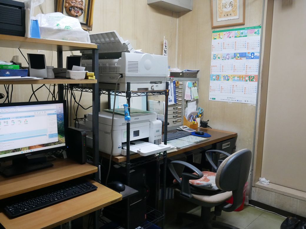 工場の1階にある池田さんの執務スペース。きれいに整えられていた（写真：編集部撮影）