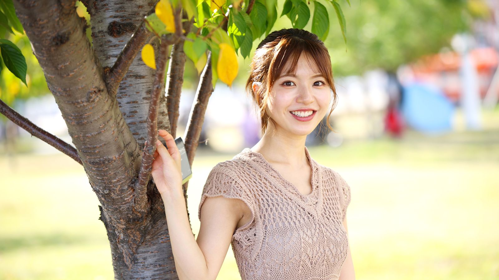 2016年のミスキャンパス立命館と、2017年のMiss of Miss Campus Queen Contestでグランプリを獲得した松田有紗さん（筆者撮影）