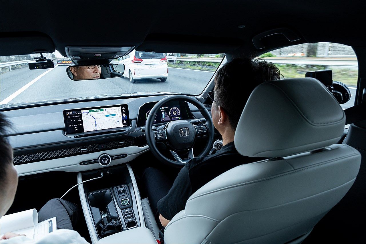 ホンダ量販モデル初のハンズオフ機能を搭載した「アコード e:HEV Honda SENSING 360＋」（写真：三木 宏章）