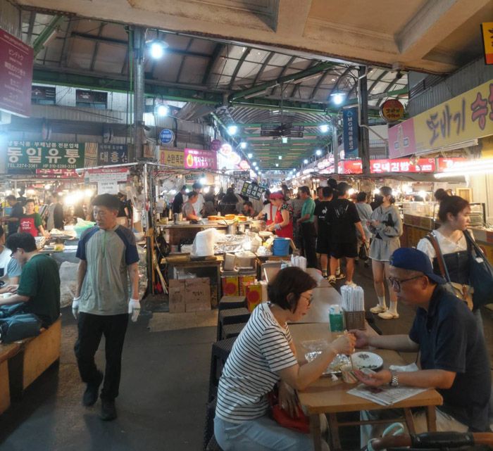 屋台で夜ご飯（著者撮影）