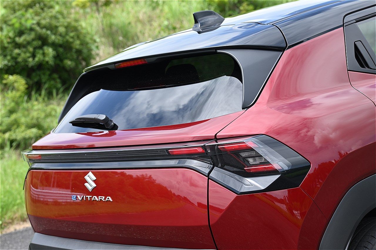 スズキの新型「eビターラ プロトタイプ」（写真：スズキ）
