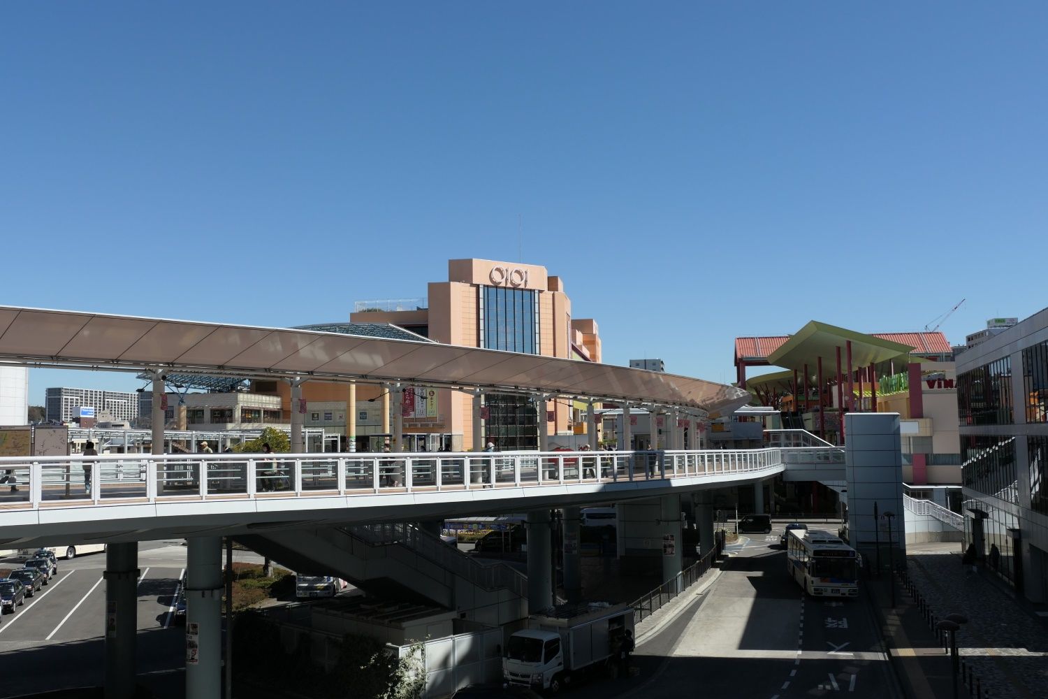 海老名駅東口から見たビナウォーク（記者撮影）