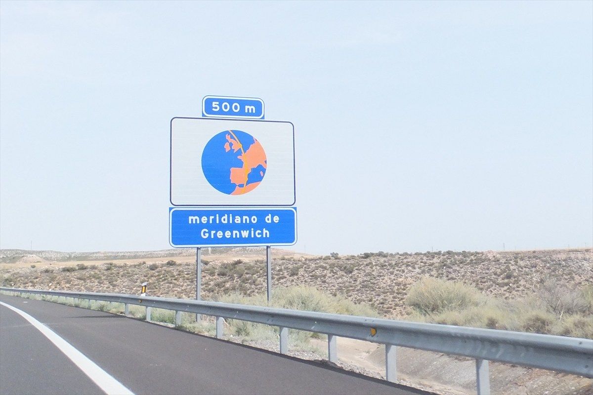 油絵　高速道路 油絵 高速道路 高速道路（道路のみ）イラスト - No: 23010769｜無料