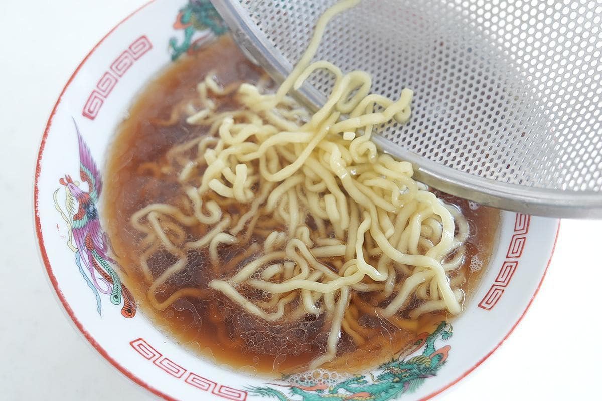 麺を投入