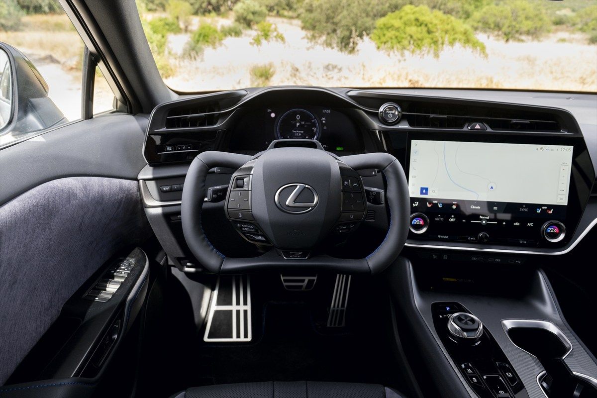 レクサスRZ（写真：Lexus International）