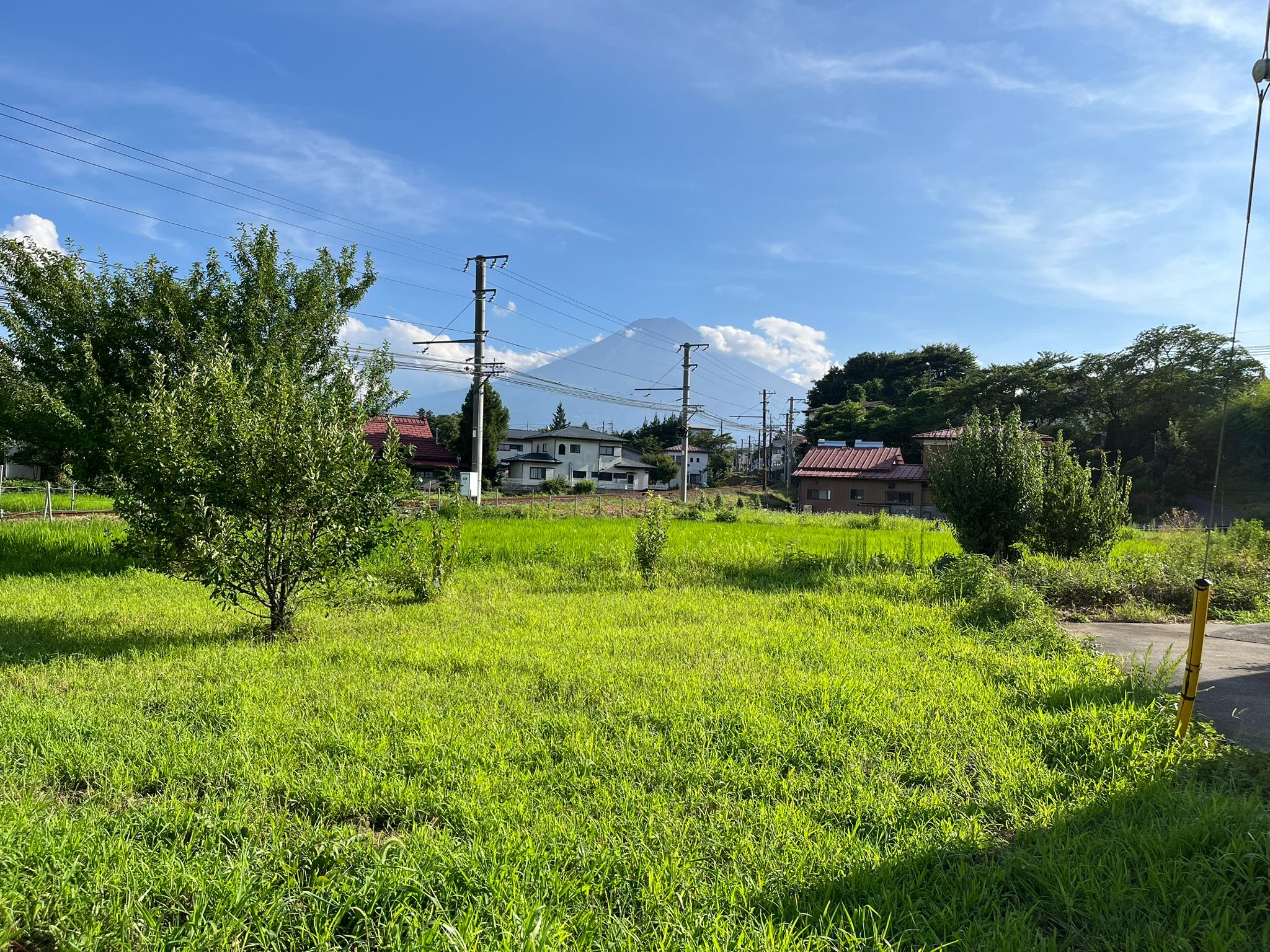 富士山だけでなく、昔懐かしい雰囲気を残した街並みも富士吉田の魅力です（筆者撮影）