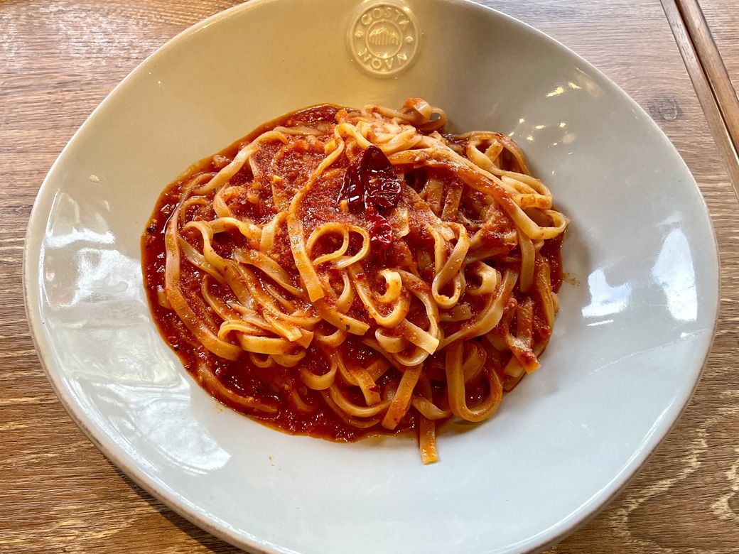 悪魔のパスタ（3辛）・平打ち麺（写真：筆者撮影）