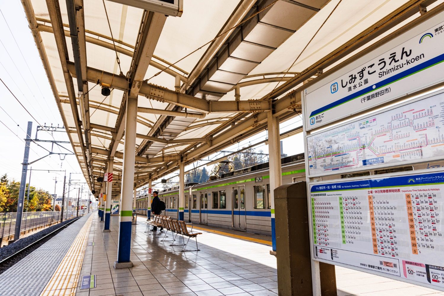 清水公園駅のホームは地上。島式1面2線の駅だ（撮影：鼠入昌史）