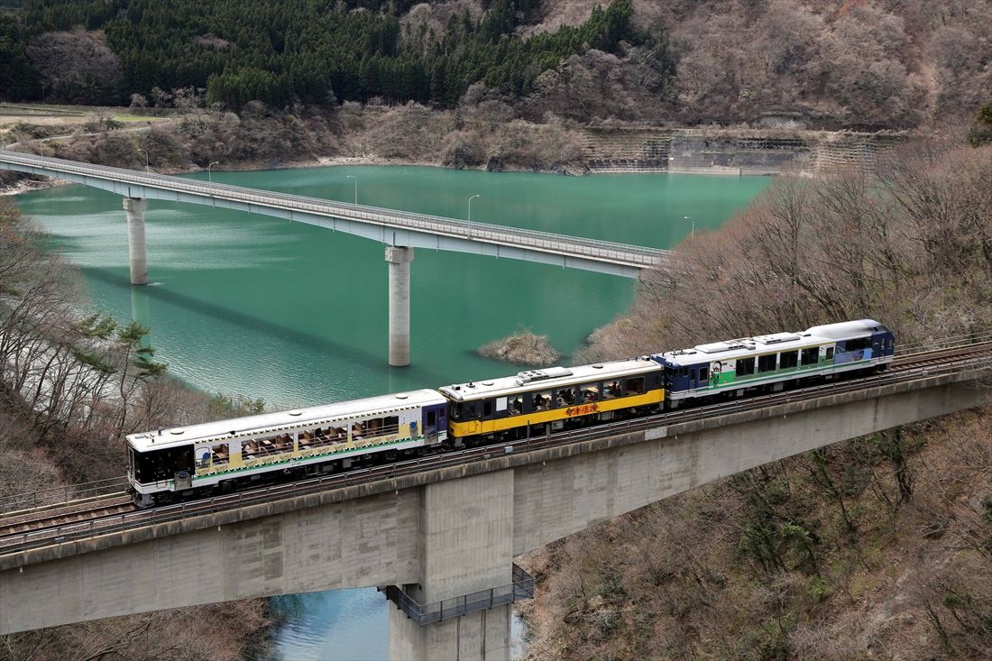 会津鉄道のトロッコ列車（撮影：南正時）