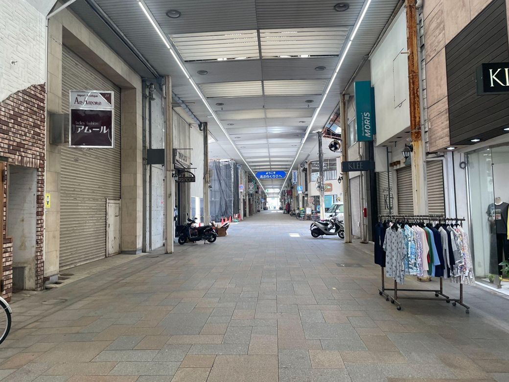 ちなみに、筆者の故郷・丸亀のシャッター商店街の様子はこちら。悲しいかな、なんとも寂しい風景……（写真：筆者提供）