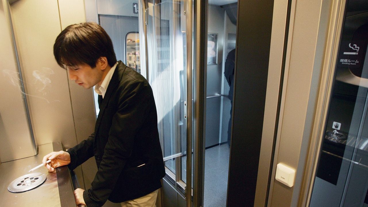 新幹線に近鉄…座席で喫煙できる列車が消える 喫煙ルームで一服することは可能だが… | 特急･観光列車 | 東洋経済オンライン