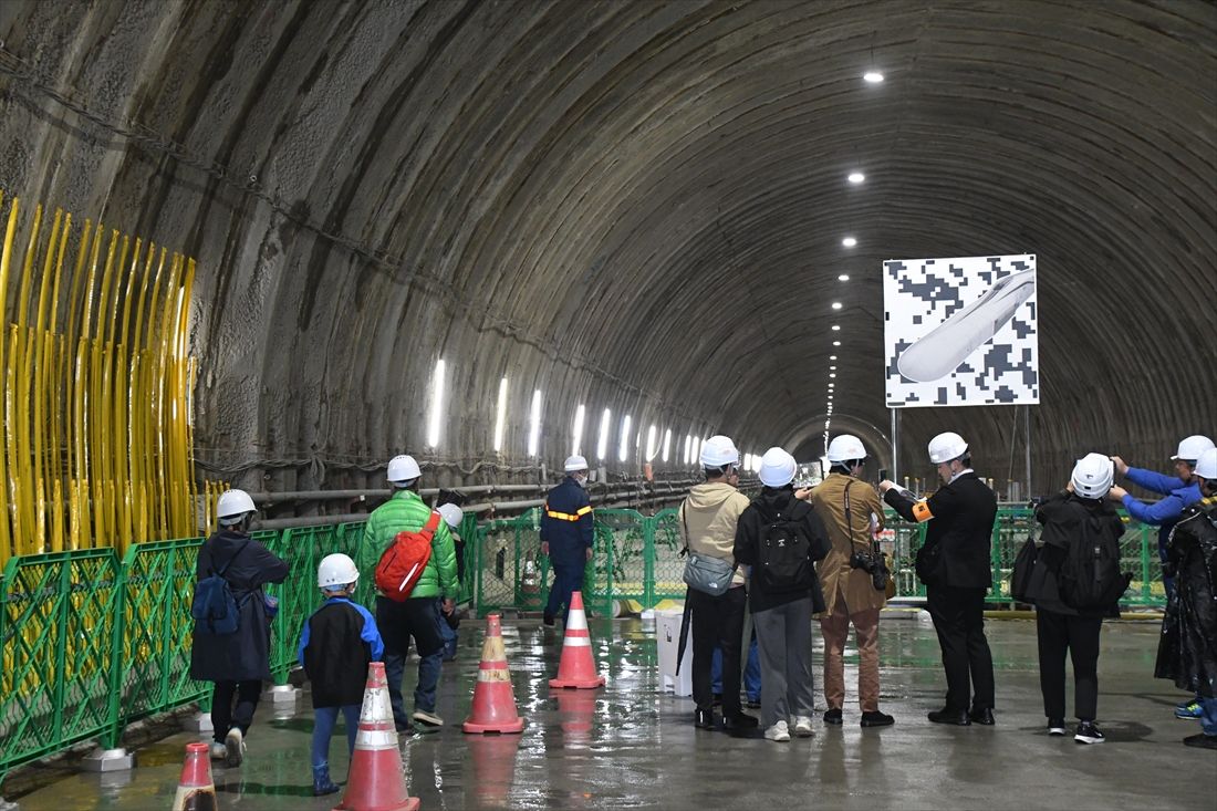 第一南巨摩トンネルの工事現場一般公開の様子＝2025年11月9日（記者撮影）