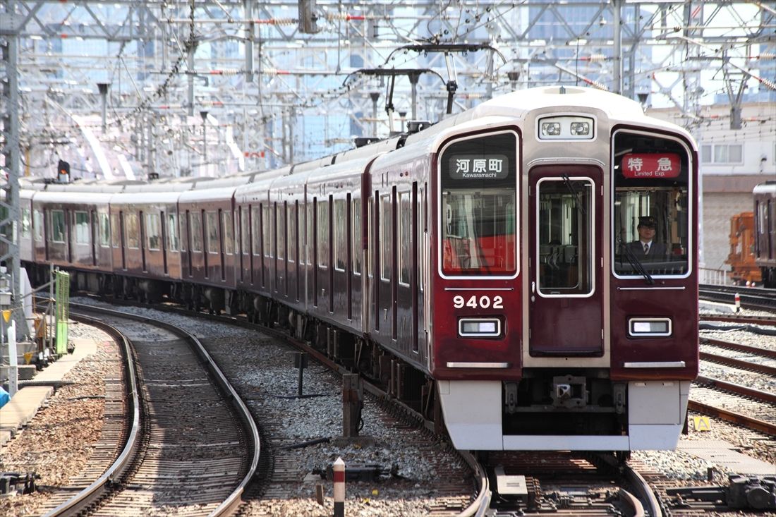 6300系に代わる京都線の特急車として2003年にデビューした9300系（撮影：南正時）