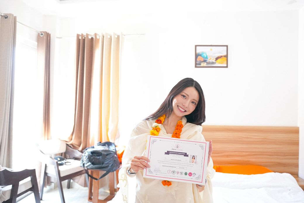 ヨガアライアンスが認定する国際的な認証資格「RYT200」を取得した（写真：本人提供）