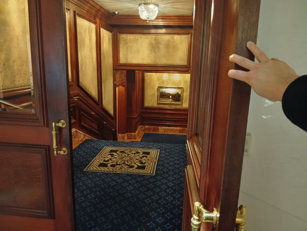 入るのに勇気がいるなぁ（筆者撮影）