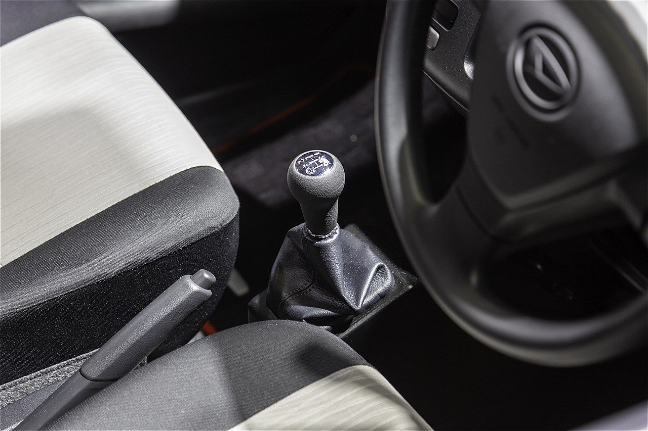 東京オートサロン2026に出展されたダイハツ「ミラ イース tuned by D-SPORT Racing」（写真：場末モータープール）