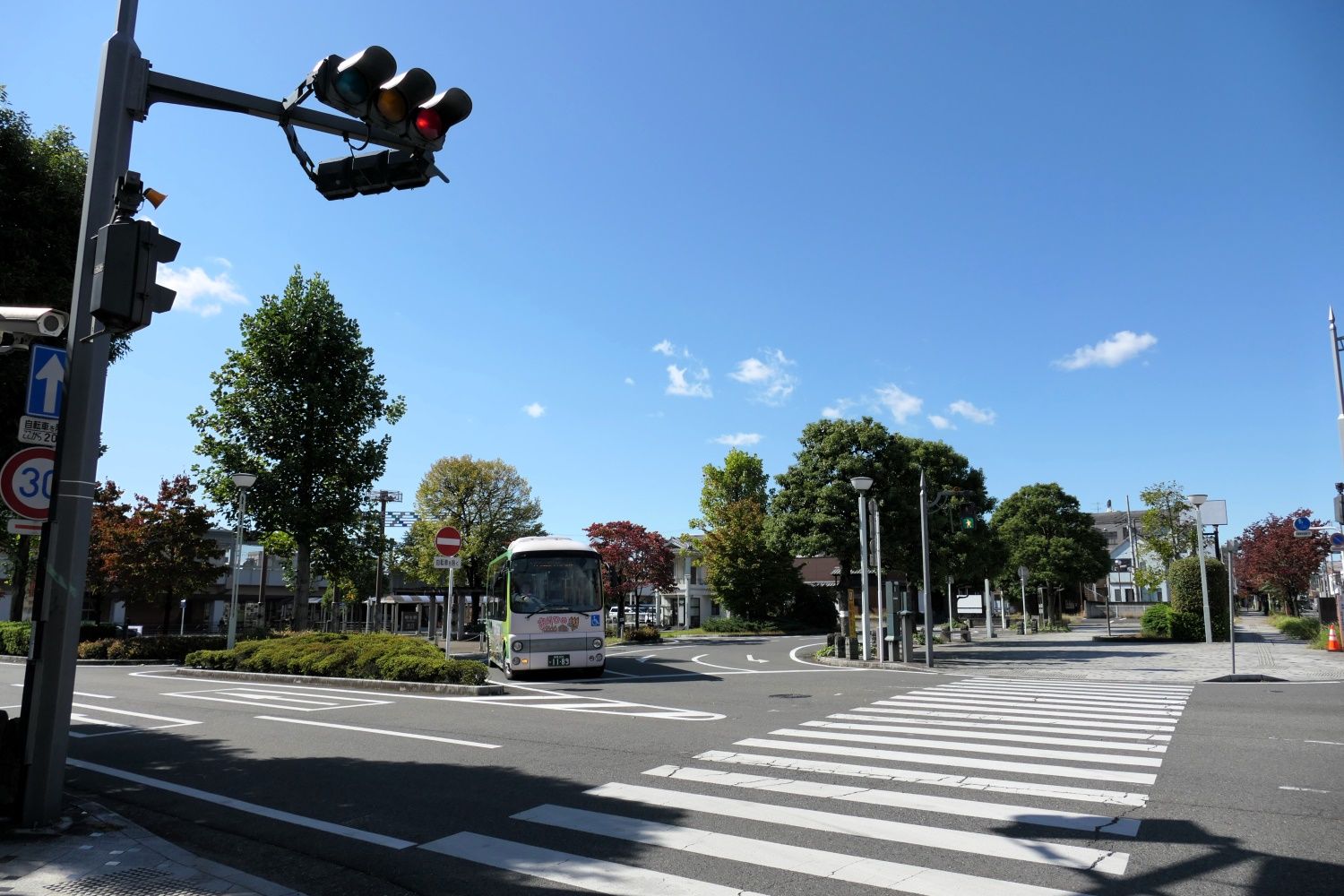 桐生駅北口の駅前広場。おりひめバスが発着（編集部撮影）