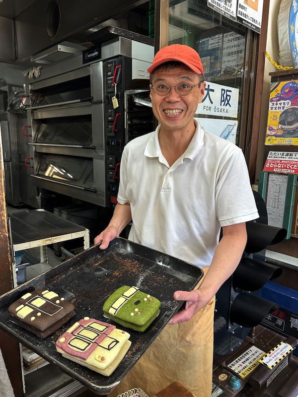 「手作りパンの店ぶんぶん」の店主、原田さん（筆者撮影）